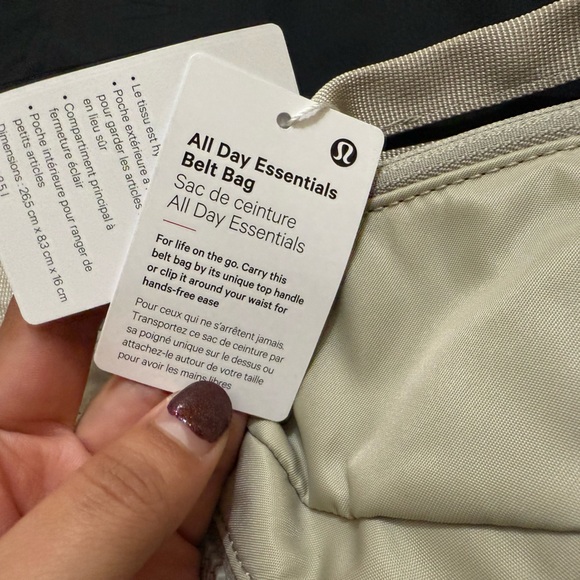 Lululemon All Day Essentials Belt Bag - NWT - Picture 9 of 9